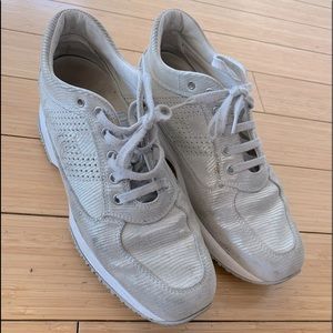 Hogan Silver sneaker. Size 9.